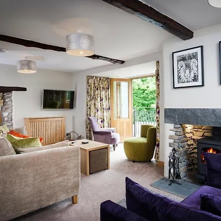 The Cosy Peacock * ウィンダミア